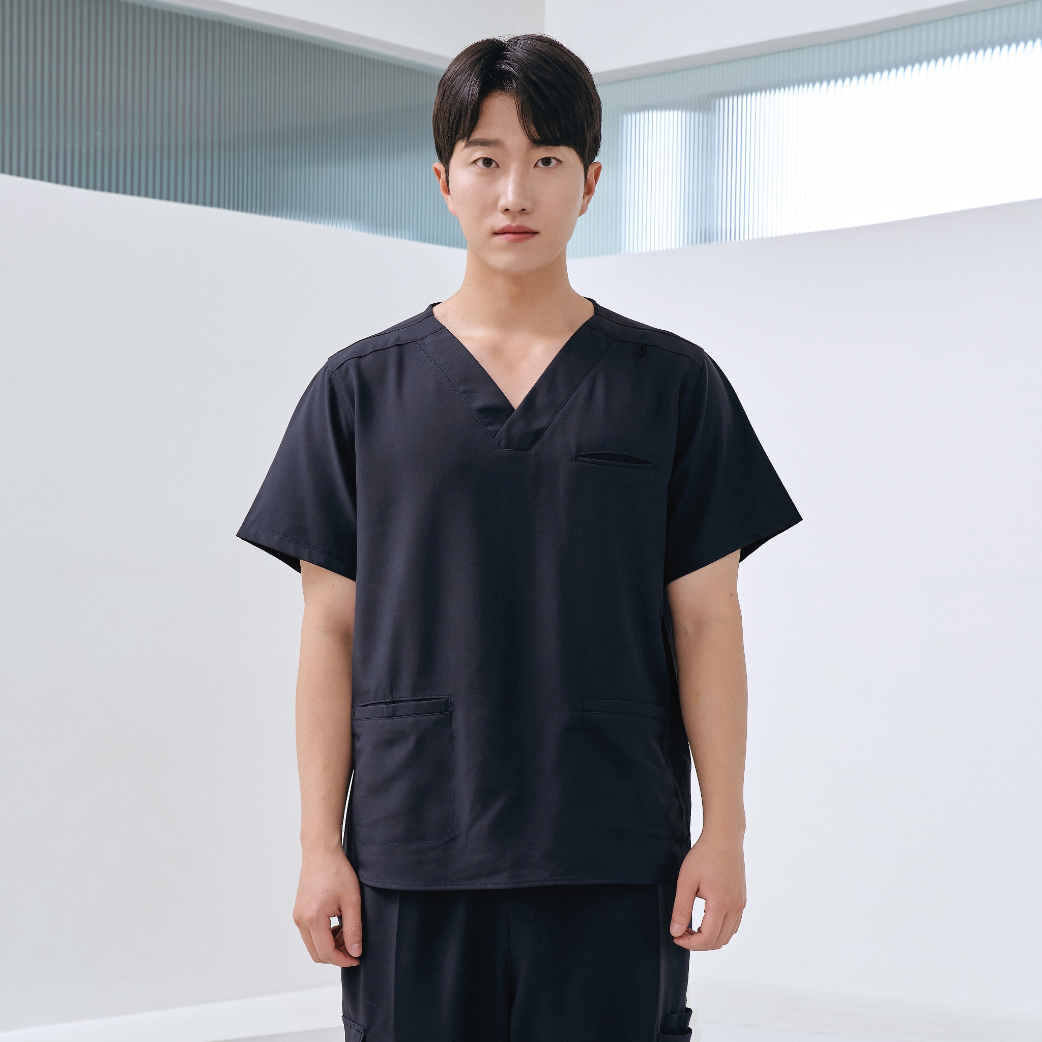남성용 네이비 V넥 히든포켓 향균 스크럽 티셔츠