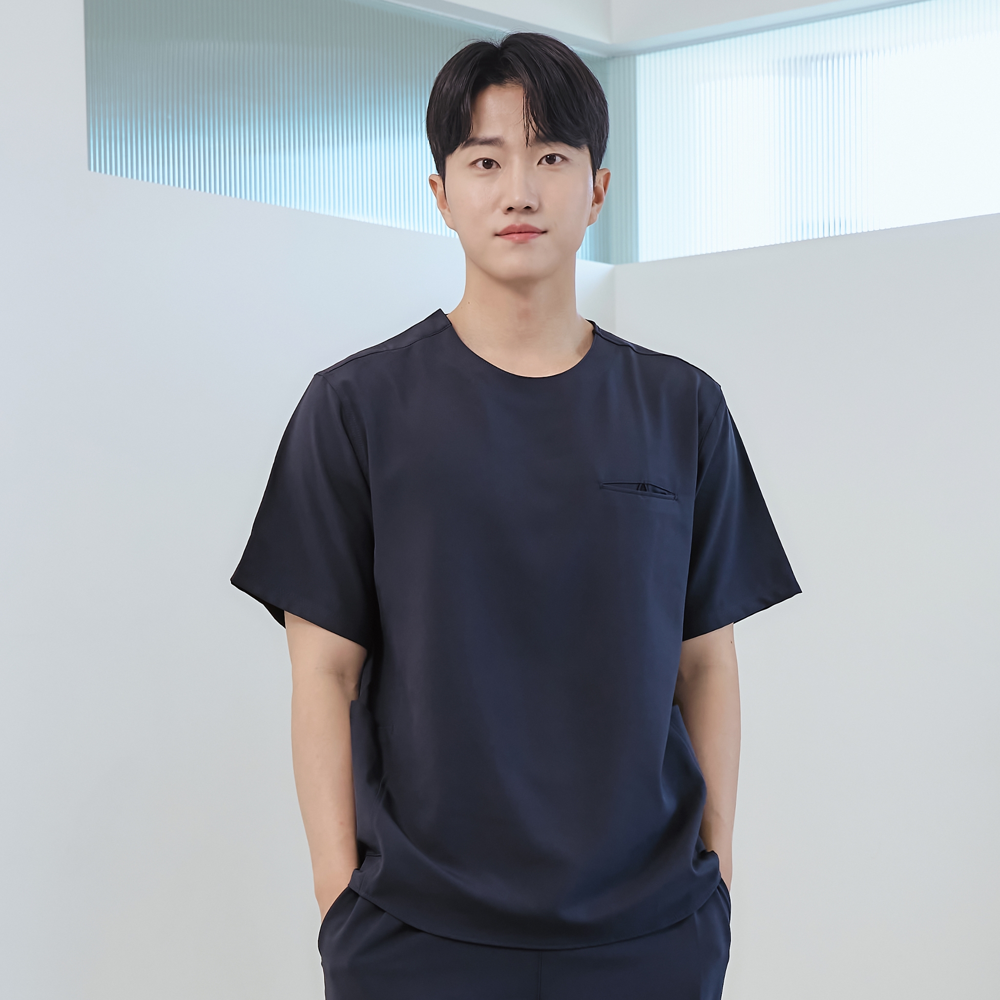남성용 네이비 크루넥사이드포켓 향균 스크럽 티셔츠