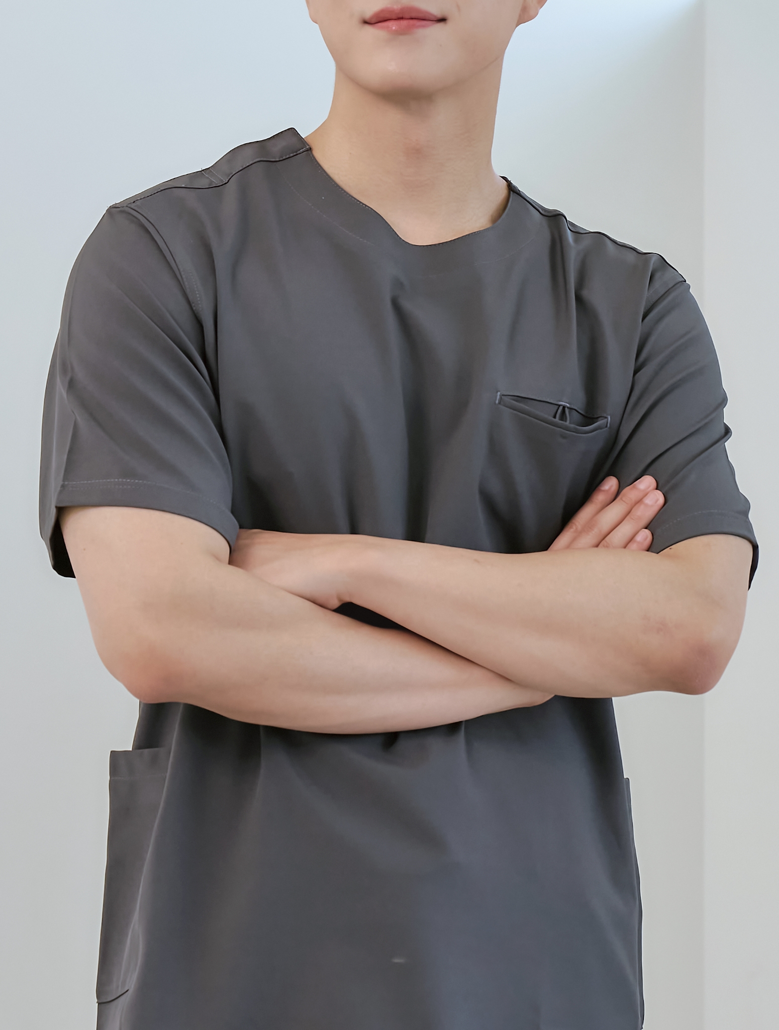 남성용 그레이 크루넥사이드포켓 향균 스크럽 티셔츠