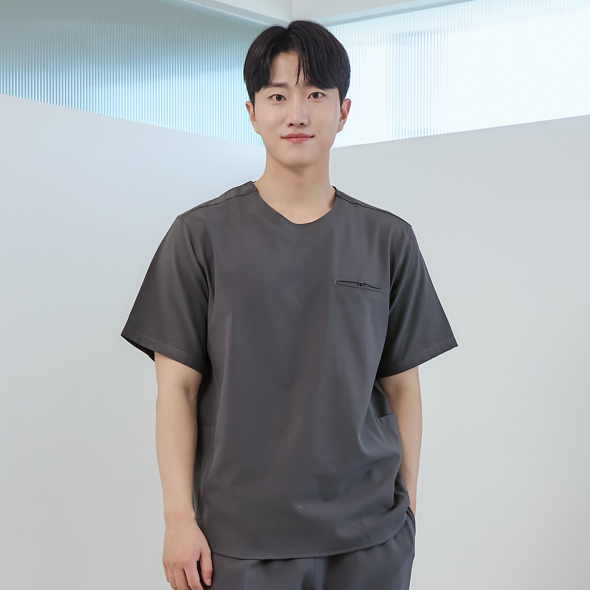 남성용 그레이 크루넥사이드포켓 향균 스크럽 티셔츠