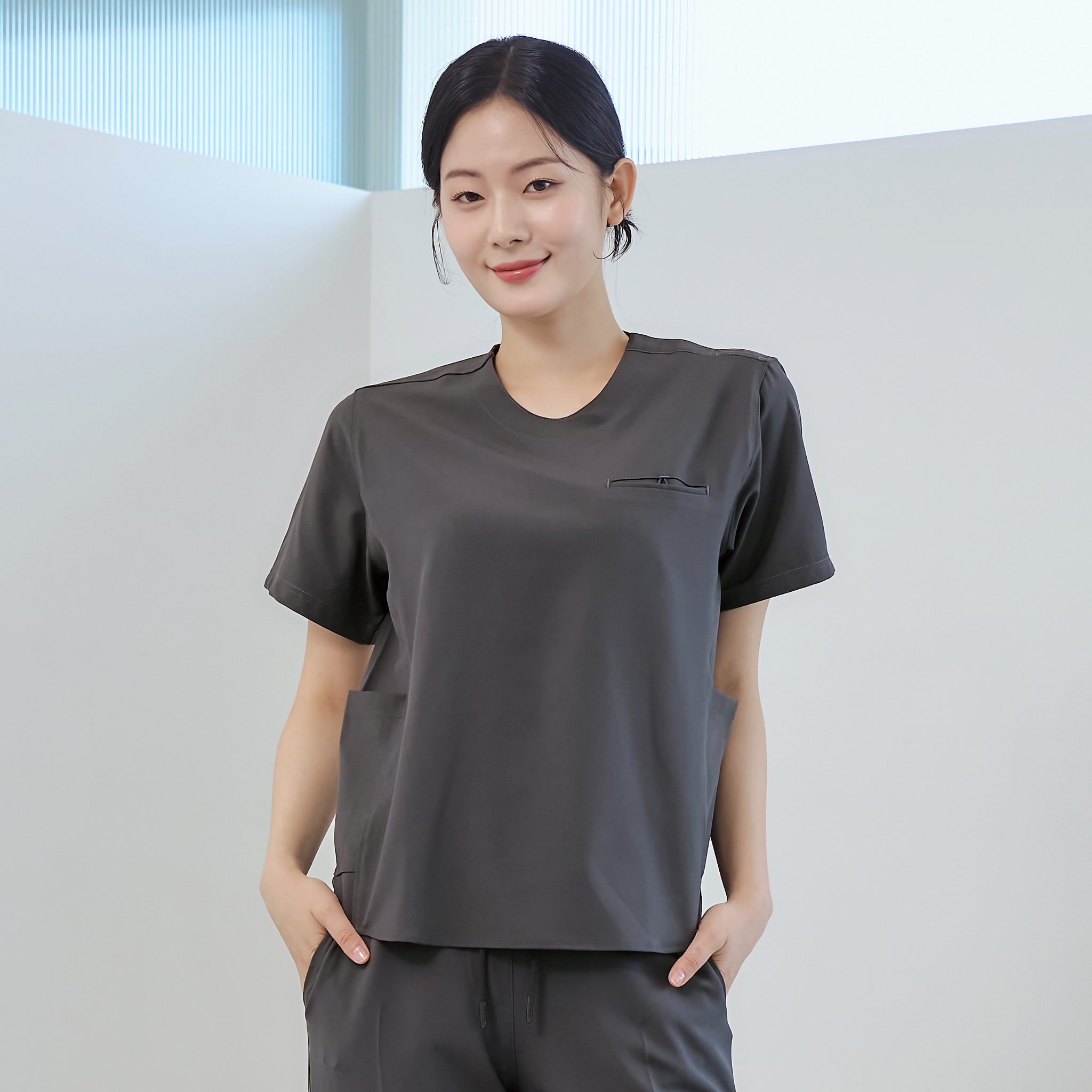 여성용 그레이 크루넥사이드포켓 향균 스크럽 티셔츠